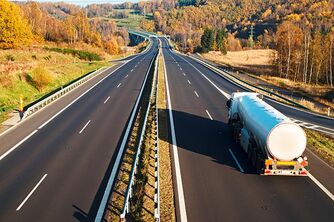 Ein LKW auf der Autobahn