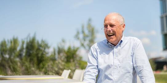 "Insbesondere die Fähigkeit auf andere zuzugehen ist's ja auch, die die Bindung ausmacht. Das ist nicht die Software. Das sind die Menschen."