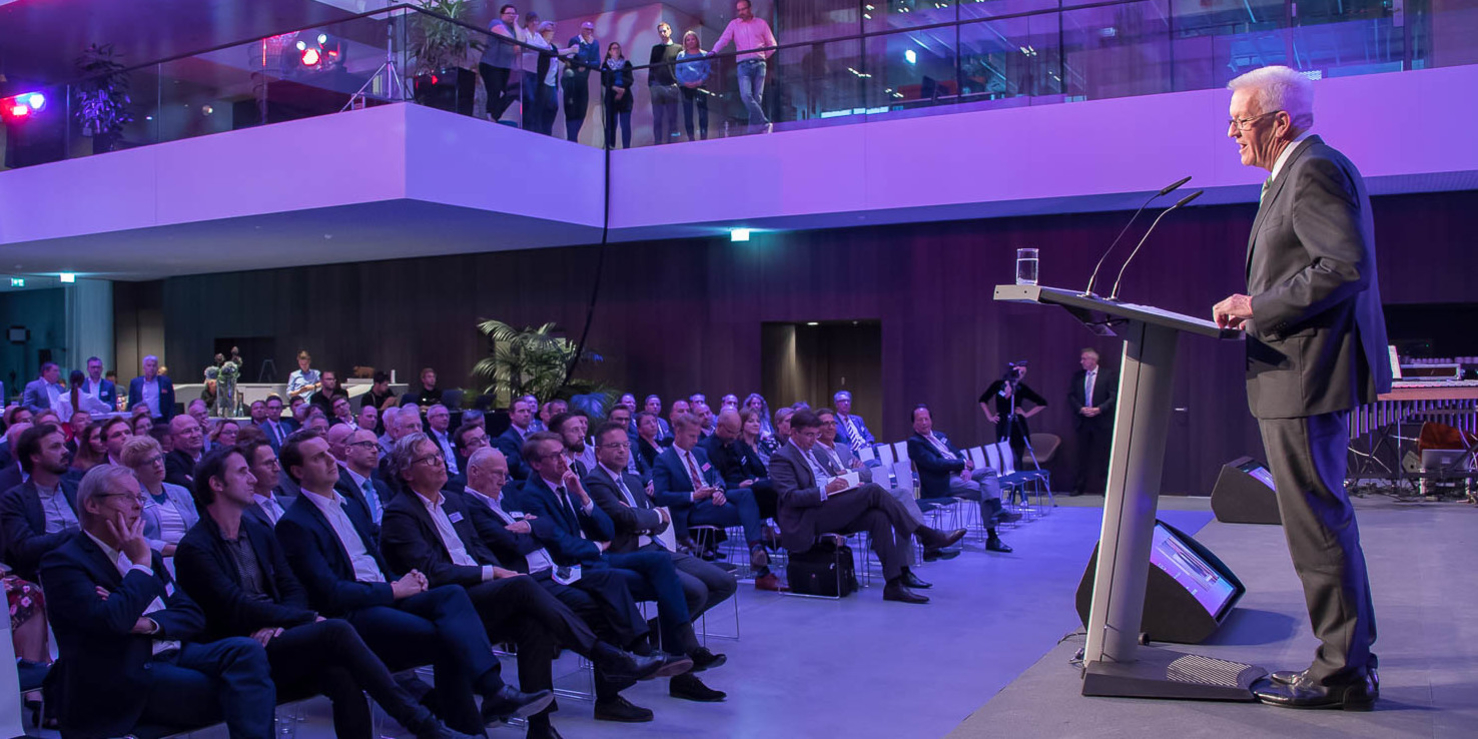 Kretschmann lobt innovative AEB