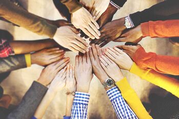 AEB und Dow Jones Partnerschaft