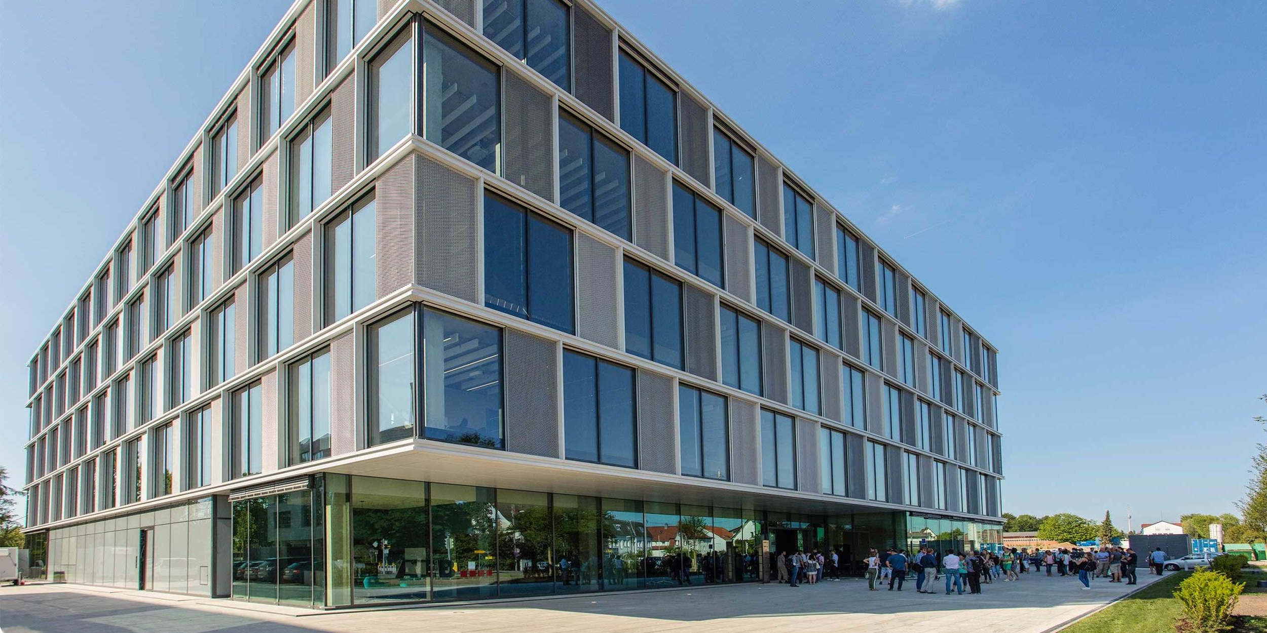Stuttgarter Zeitung: "Eine Denkfabrik mit Kräutergarten"