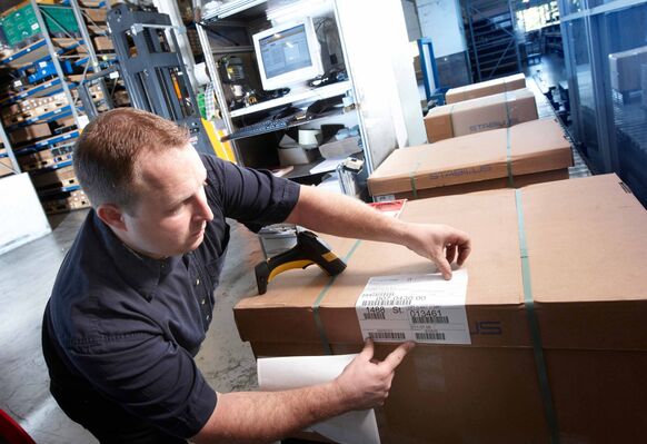 Dank Softwareunterstützung weiß jeder Mitarbeiter nun, wo ein Label anzubringen ist. 