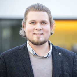 Grab a coffee with Leo