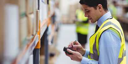 Customs Warehouse van AEB vereenvoudigt douane-entrepot processen en biedt ondersteuning bij het voldoen aan douanewetgeving.